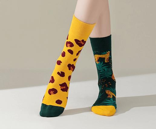 Chaussettes fantaisie depareillees Chollala avec motifs varies : fusee, fruits, animaux, fleurs et paysages. Une collection haute en couleur.